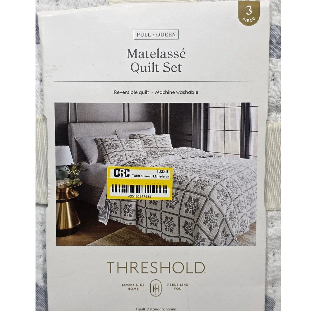 Threshold Matelasse Christmas Quilt Set Snowflake 3pc Reversible Full/Queen